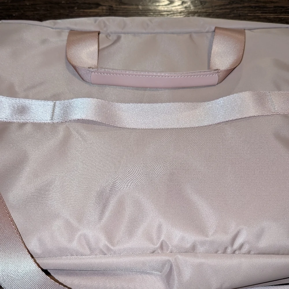 Light Flight Laptop Travel Bag Zipper Close in Blush Pink